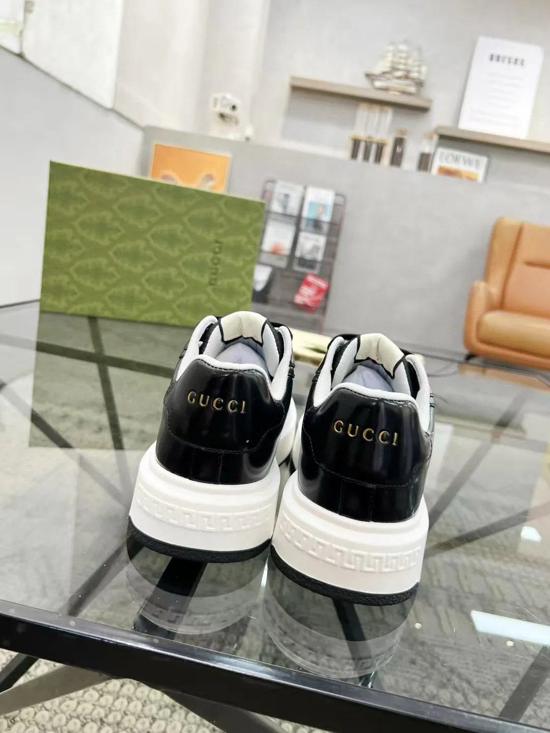 Factory price: 480💰New men's shoes GUCCI [Lightning] latest shoes shipped. Original quality, fashionable, made of special materials, sheepskin lining, brand new packaging. The foot feels super comfortable and the workmanship is impeccable. Size: 38-44, customized 45